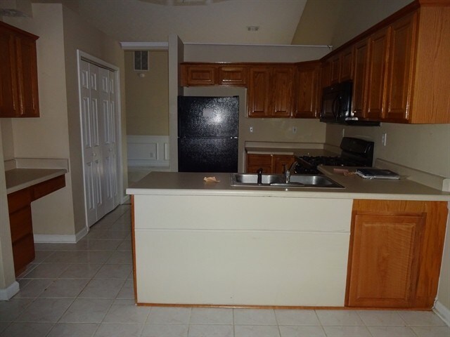 Photo - 875 Oaklen View Dr