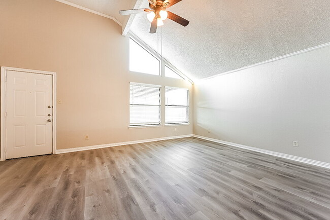 Photo - 1411 Sandalwood Dr