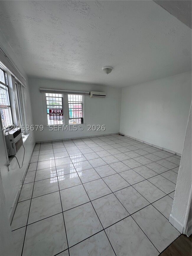 Building Photo - 1780 NW 21st St Unit 2
