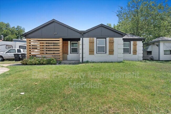 Building Photo - 2801 S Hills Ave