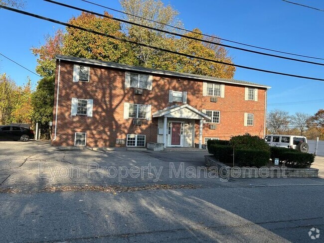 Building Photo - 21 Pleasant St Unit 2 Rental