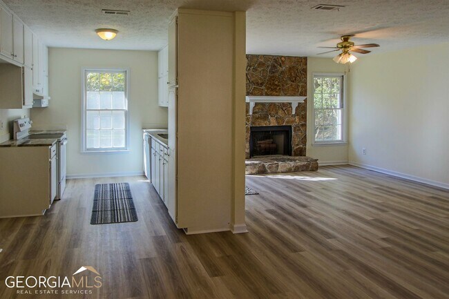 Photo - 211 Meadow Ct