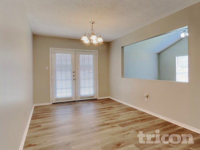 3227 Rockdale Dr