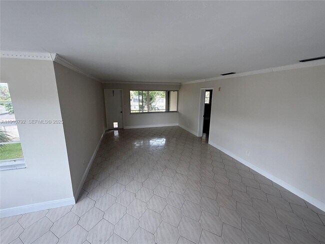 Photo - 1540 NE 191st St Unit 345