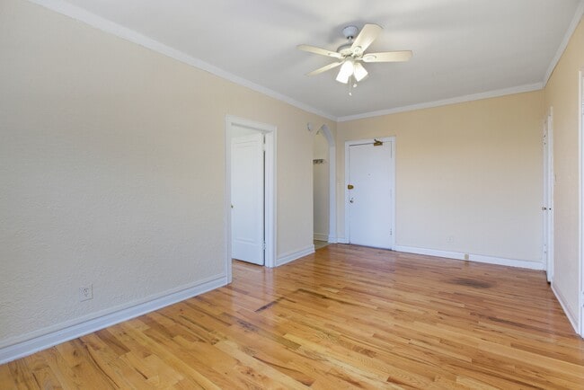 4827 N Damen Ave Unit Studio