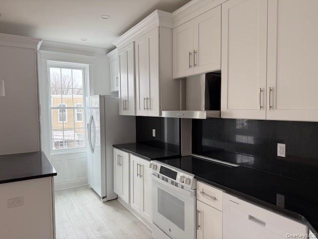 Photo - 61-33 Palmetto St