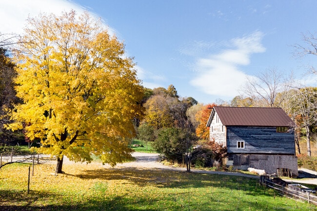 Photo - 275 Interlaken Rd
