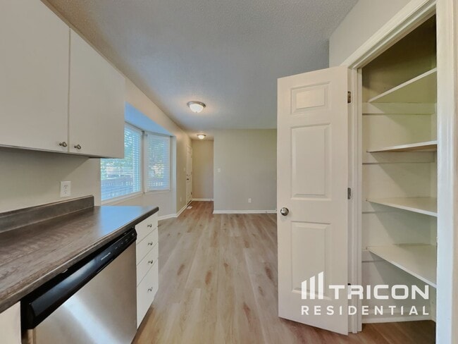 Photo - 1004 Spruce Dr