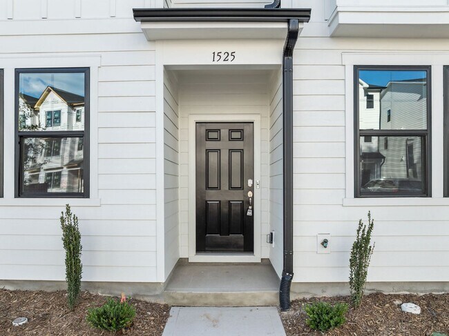 Photo - Gorgeous New Construction! Updated Kitchen, SS Appliances, Open Floorplan, Pet Friendly!