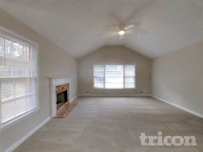 Photo - 3746 Windy Hill Dr SE