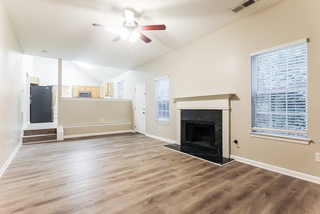 Photo - 125 Titan Rd