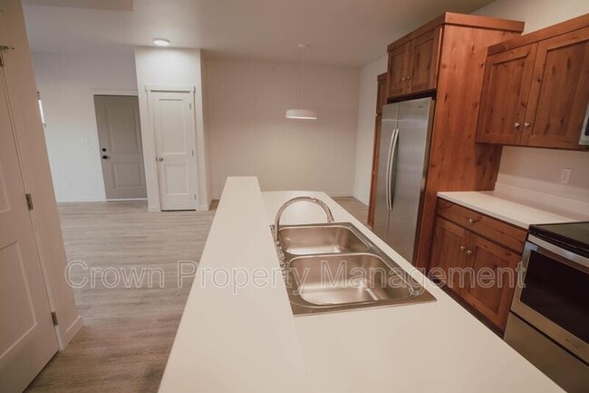 Photo - 202 Sawyer Ln