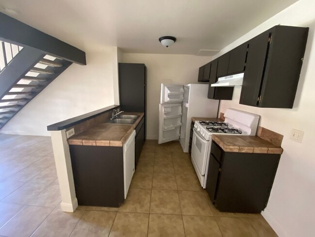 Building Photo - 920 W Cameron St Rental