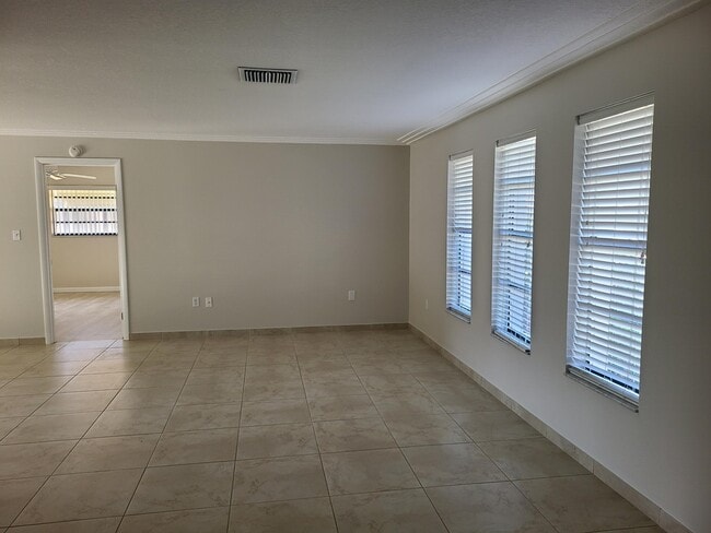 725 Hibiscus Dr