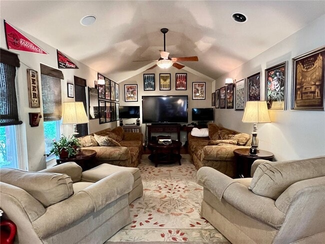 Photo - 628 N Mission Blvd