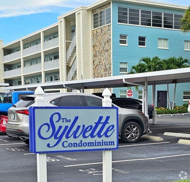 Building Photo - Fully Furnished 2 Bedroom 2 Bath St. Pete ... Unit 240 Rental