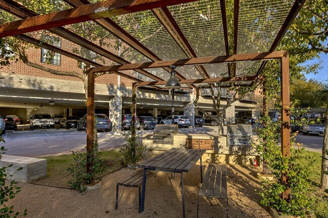 Photo - 2235 E 6th St Unidad 314