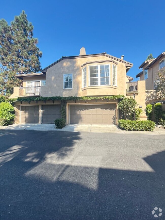 Building Photo - Gorgeous Newport Coast Townhome in Gated C...