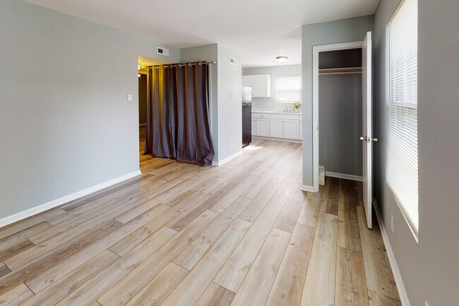 Photo - 1003 Lowry Ave Unit D