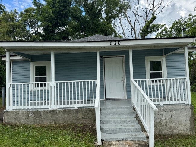 Building Photo - 2 Bedroom 2 Bath Home