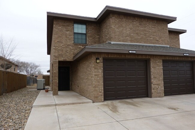 Building Photo - 1221 E 14th St Unit B