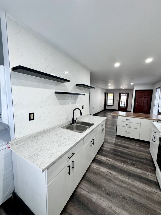 Photo - 1661 Howard Ave Unit 1663