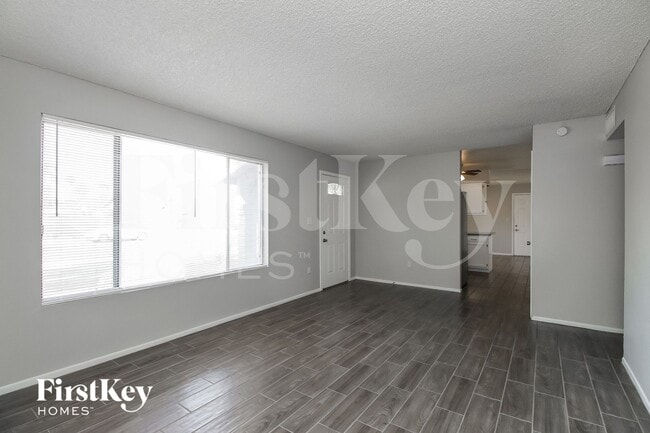 Photo - 5909 S Palm Dr