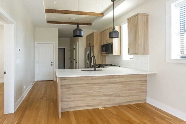 Building Photo - 4952 N Oakley Ave Unit 3