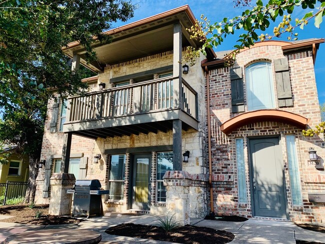 Building Photo - * MOVE IN SUMMER 7/19/2027 * 5 Bed 3 Bath,... Rental