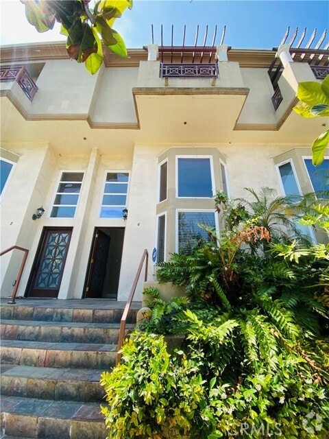 Building Photo - 4959 Laurel Canyon Blvd Rental