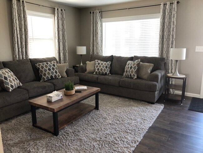 Photo - 1534 E Broadway St