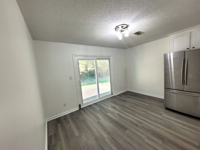 Photo - Adorable 2 Bed/1 Bath Condo - One Story - ...