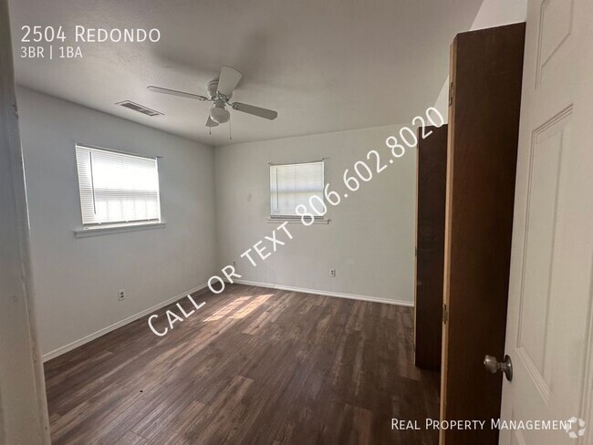 Building Photo - 3 bed home with central heat and air!