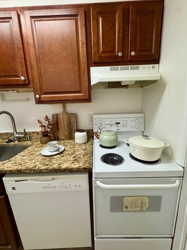 Photo - 10-16 E Chase St