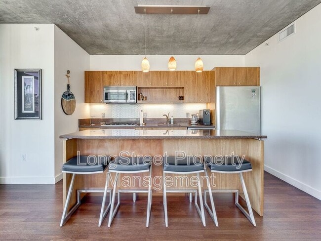 Photo - 1926 W Burnside St