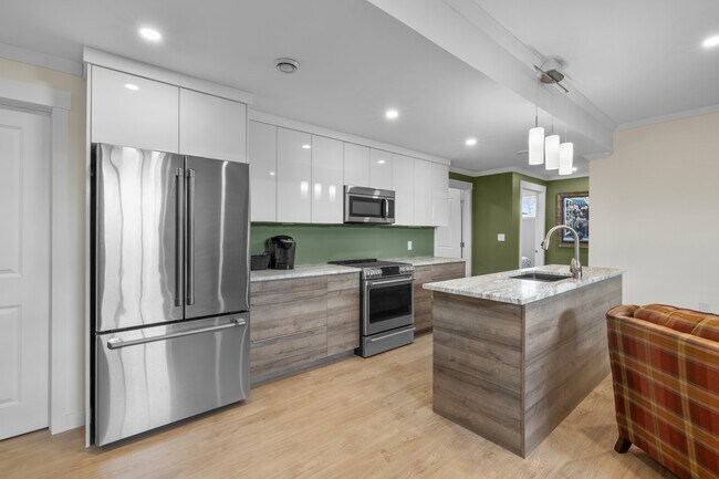 Photo - 425 Kelvin Rd