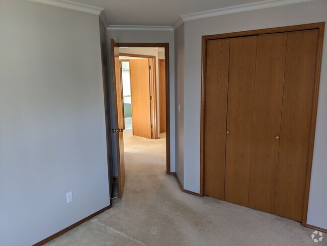 Building Photo - Spacious Single Family Home with Large Yar...