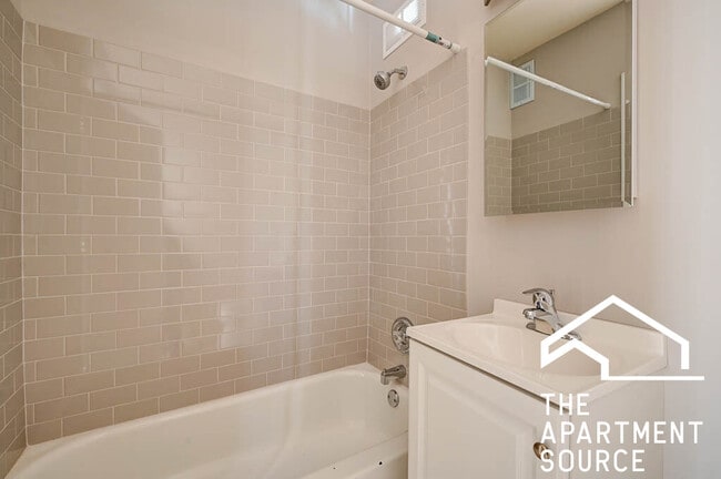 Photo - 5746 N Winthrop Ave Unit 304