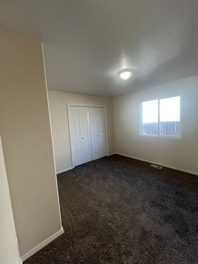 Photo - 3 bedroom 2 bath in a beautiful, spacious Meridian Neighborhood!