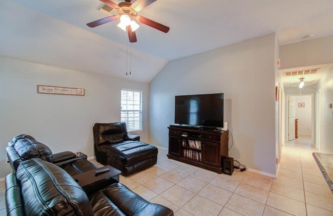 Photo - 4010 Bealey Ln