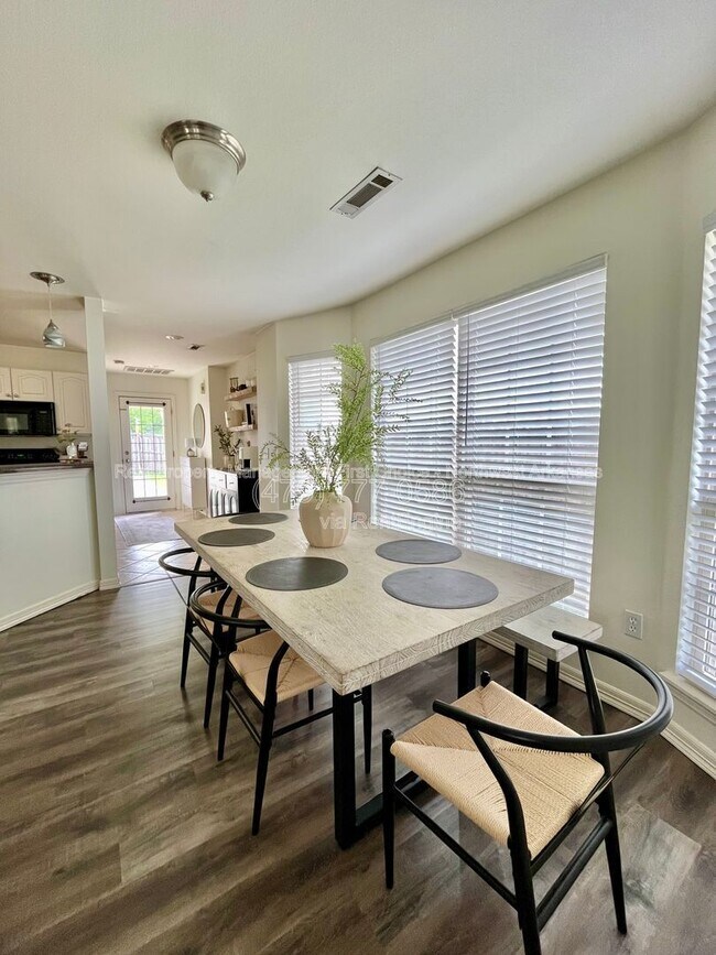 Photo - 2728 Westminster Dr