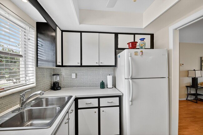 Photo - 2673 Barkley Dr E