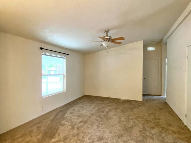 230 Oak Leaf Ln