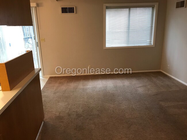 Photo - 3/2 Duplex Townhome in Thurston Hills Unit 515 67th