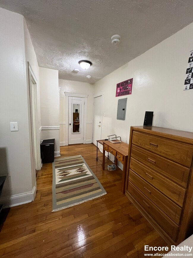 386 Riverway Unit 3