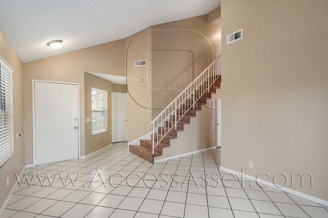 Photo - Charming and Bright Three-Bedroom Haven on Comotilo