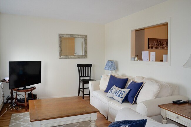 Building Photo - 133 Heath St Unit 7 Rental