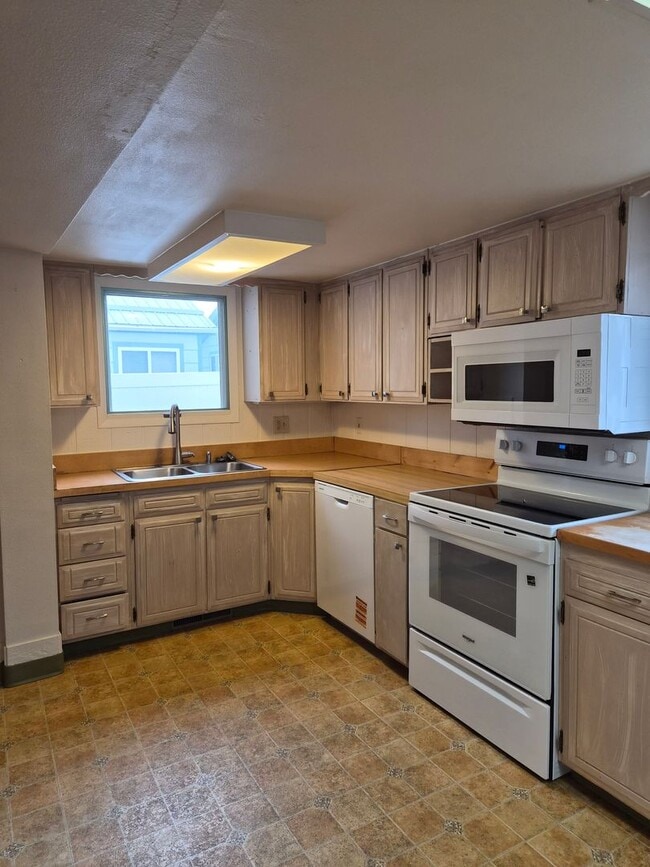 Photo - Bright & Charming 3-Bedroom Home in a Great Neighborhood