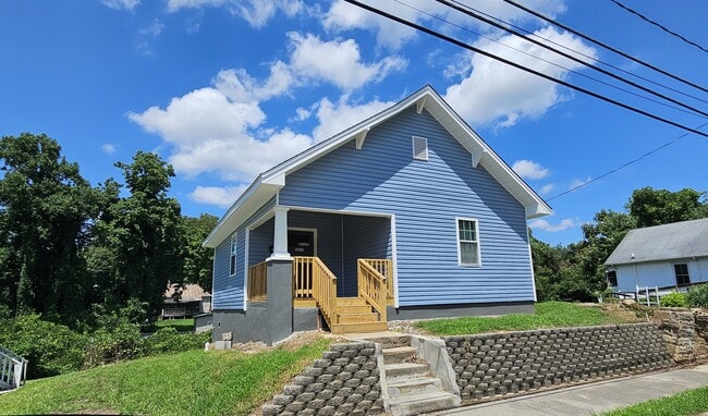 Building Photo - 1211 NE 22nd St