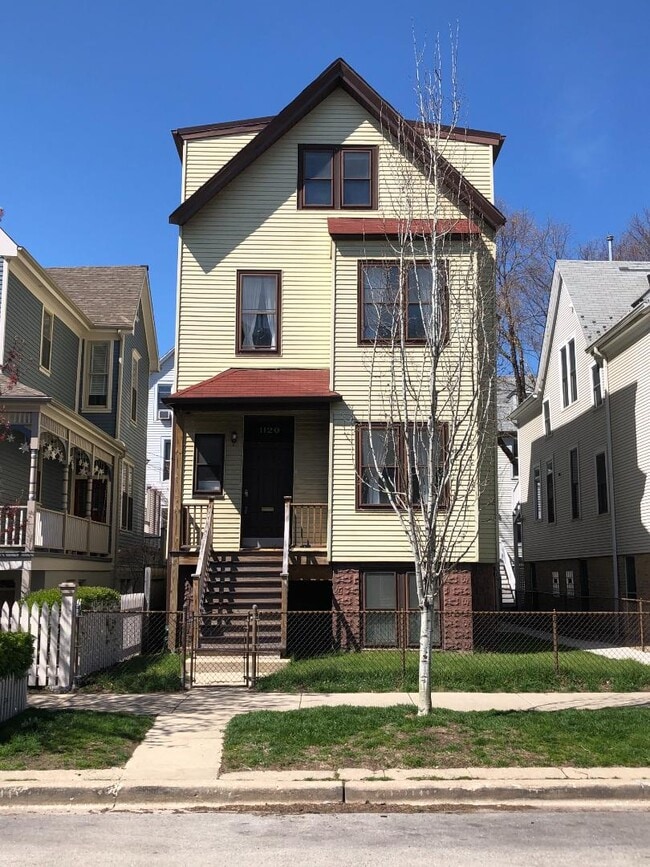 Photo - 1120 W Barry Ave